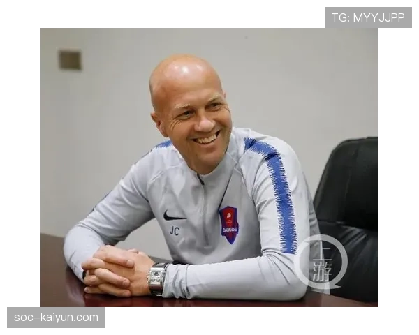 独家专访：雷恩主帅谈年轻球员培养与赛季末的战术目标。